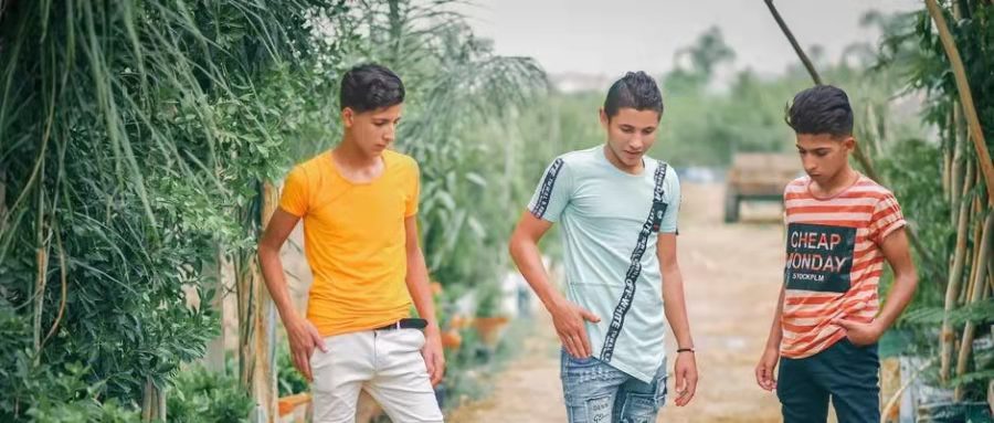 13岁男生被52岁男老师侵犯，得尖锐湿疣才东窗事发丨彩虹奶爸