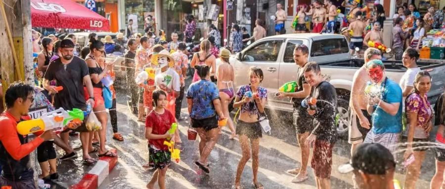 泰国变性模特在迪拜机场被审讯，因她证件性别是男的丨彩虹奶爸